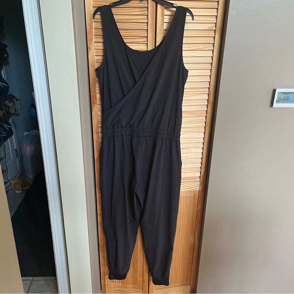 Athleta Crossback Black Sleeveless Jumpsuit Romoer Athletic Joggers Size 12 - Picture 4 of 14